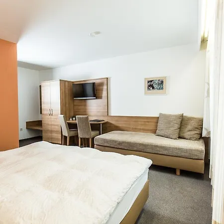 Hotel & Reitsportzentrum Kreuth Heideck Buitenkant foto