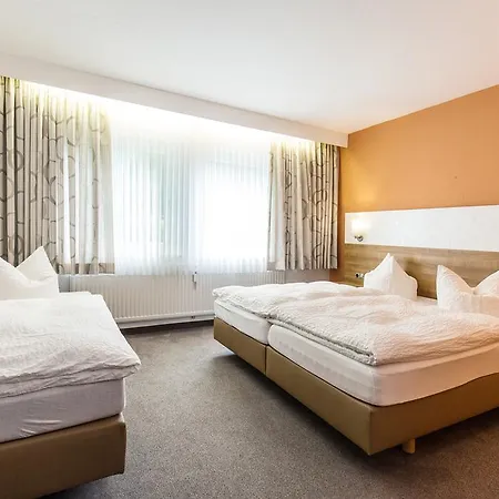 Hotel & Reitsportzentrum Kreuth Heideck Buitenkant foto