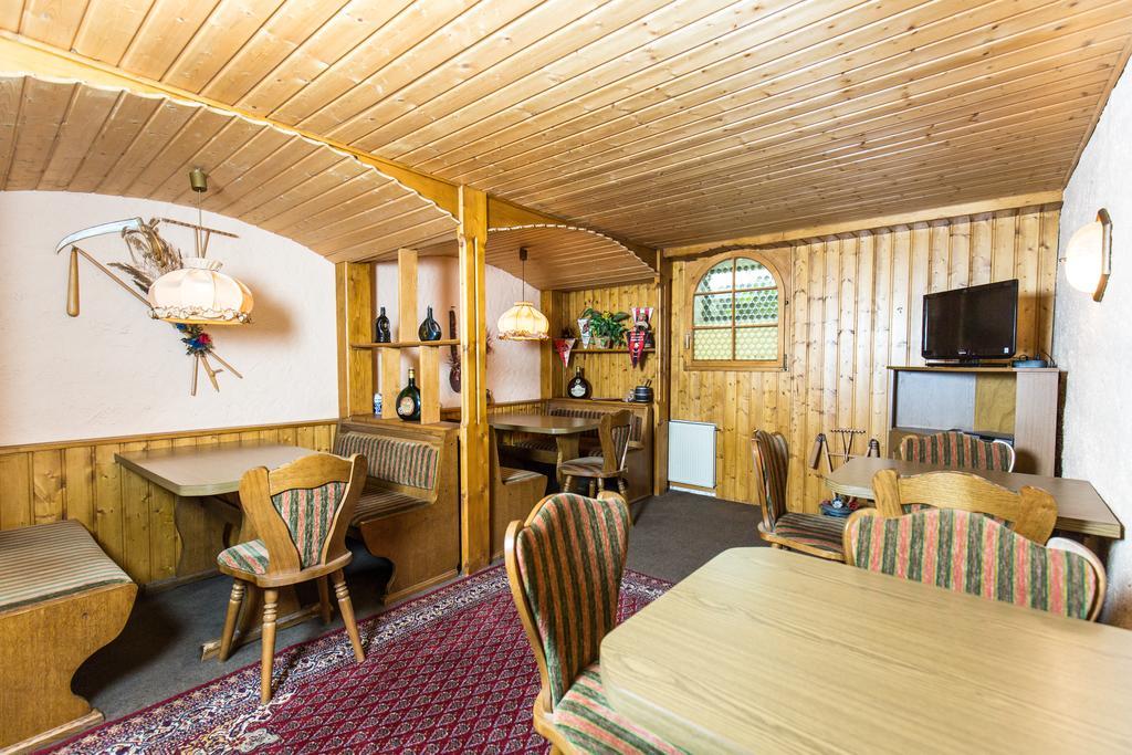 & Reitsportzentrum Kreuth 2* Heideck